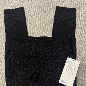 NWT size 4 Lululemon pace rival crop